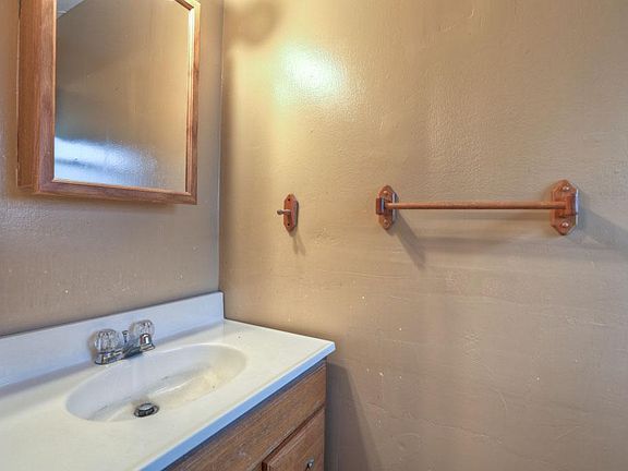 5th image of 907 Temple Dr