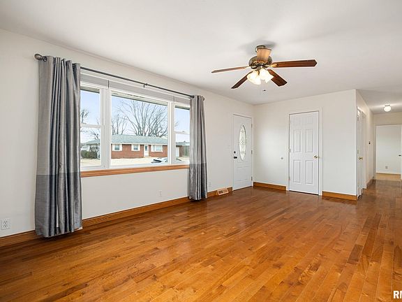 5th image of 121 E Norwood St