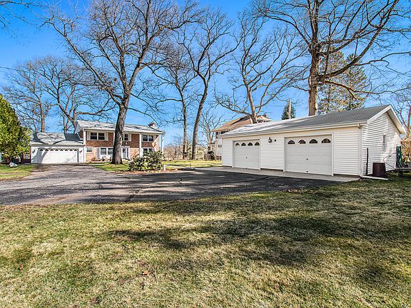 4th image of 23144 S Shore Dr