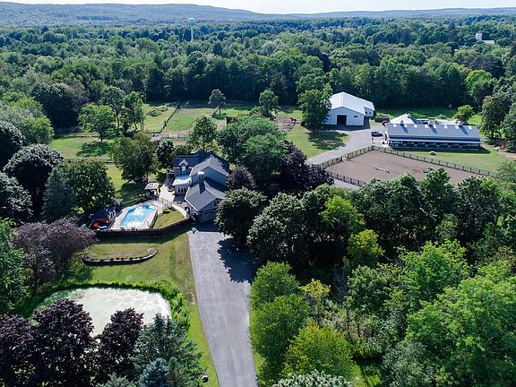 2nd image of 489 Stage Rd