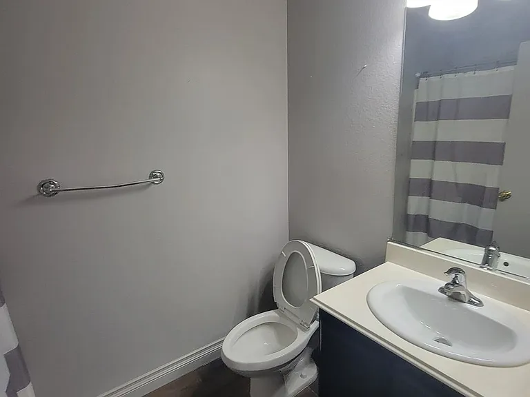 5916 Kenmore St — Photo 8