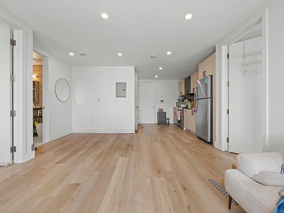 4th image of 2045 Ocean Ave #603