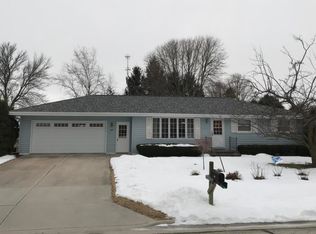 909 Lee Ave, Howards Grove, WI 53083
