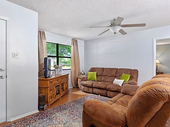 4th image of 365 Windsong Ln