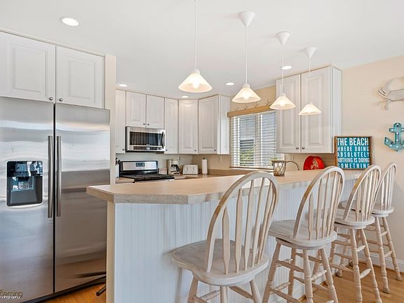 4th image of 3349 Ocean Dr #3349