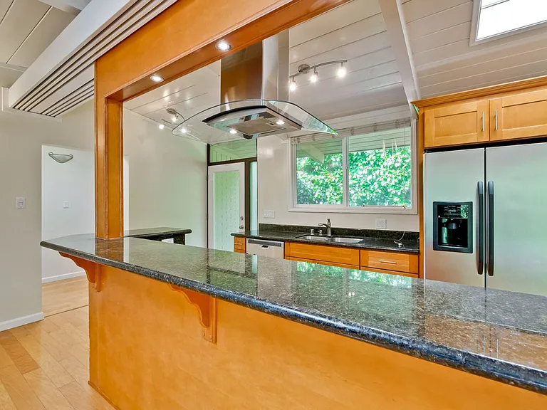 485 Emmons Dr — Photo 18