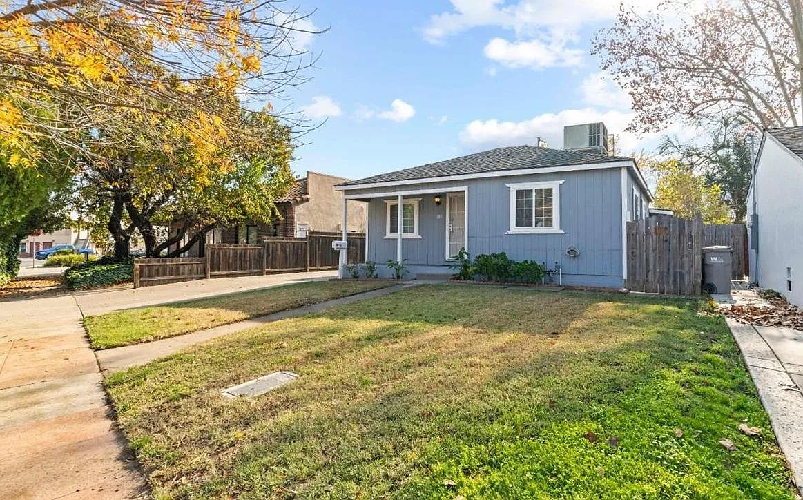 209 11th St photo 1