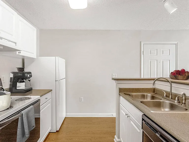 The Grayson Apartment Homes — Photo 32