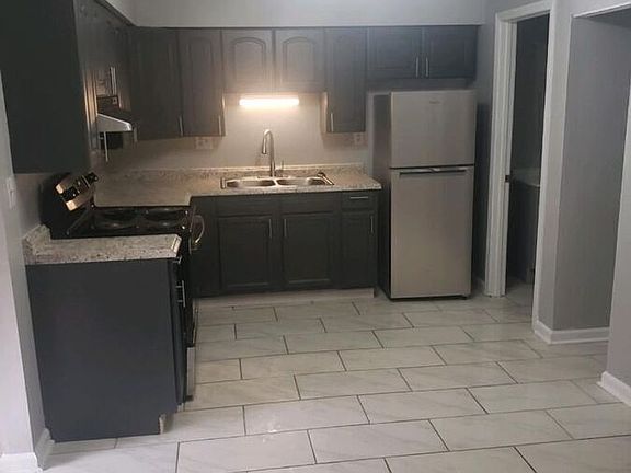 4th image of 2236 Hanser Dr Unit 2