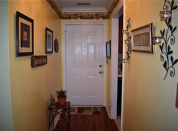 3rd image of 1223 Camelot Ct NE