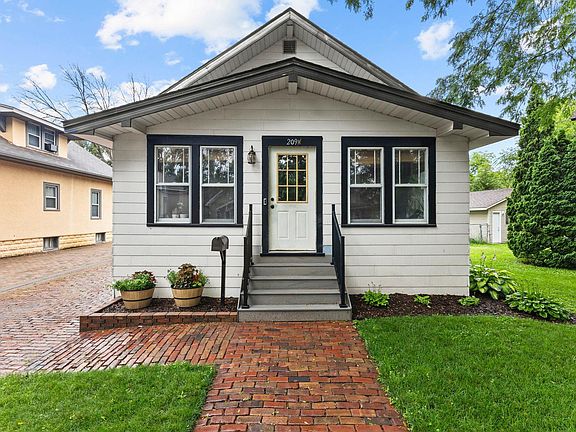 5th image of 209 3rd St W