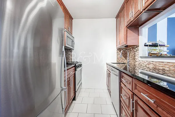 Sold by Brick&Mortar | media 7