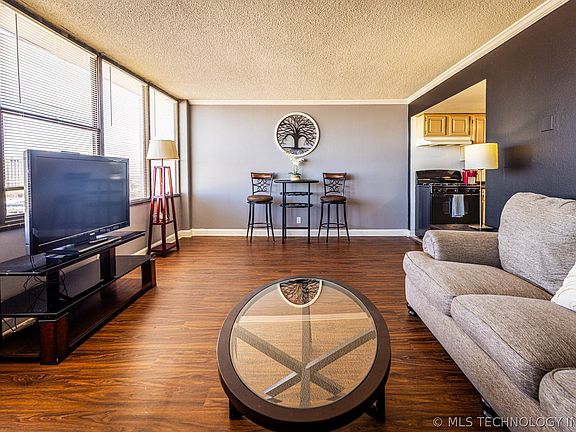 4th image of 450 W 7th St APT 1601