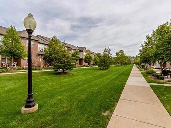 3rd image of 41190 Maplewood Dr #C12