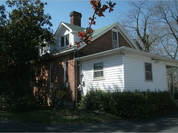 5th image of 446 E Pike St