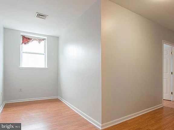 5th image of 418 N 41st St APT 2