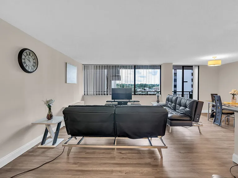 2231 Crystal Dr #ID1013819P — Photo 10