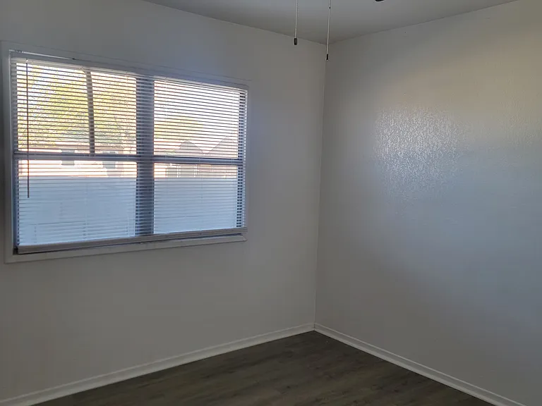 2042 Panamint St — Photo 3