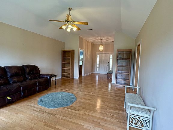 4th image of 228 Cambridge Pl