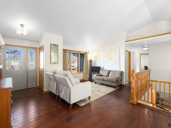 209 W Ironwood St, Brandon, SD 57005