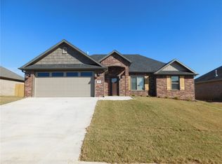 882 Petit Jean St, Prairie Grove, AR 72753