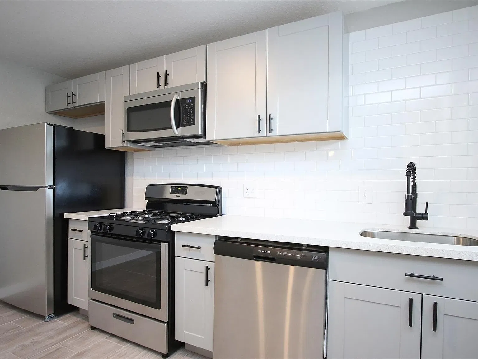 2 bed, 1.0 bath, 825 sqft, $1,345 — Photo 1