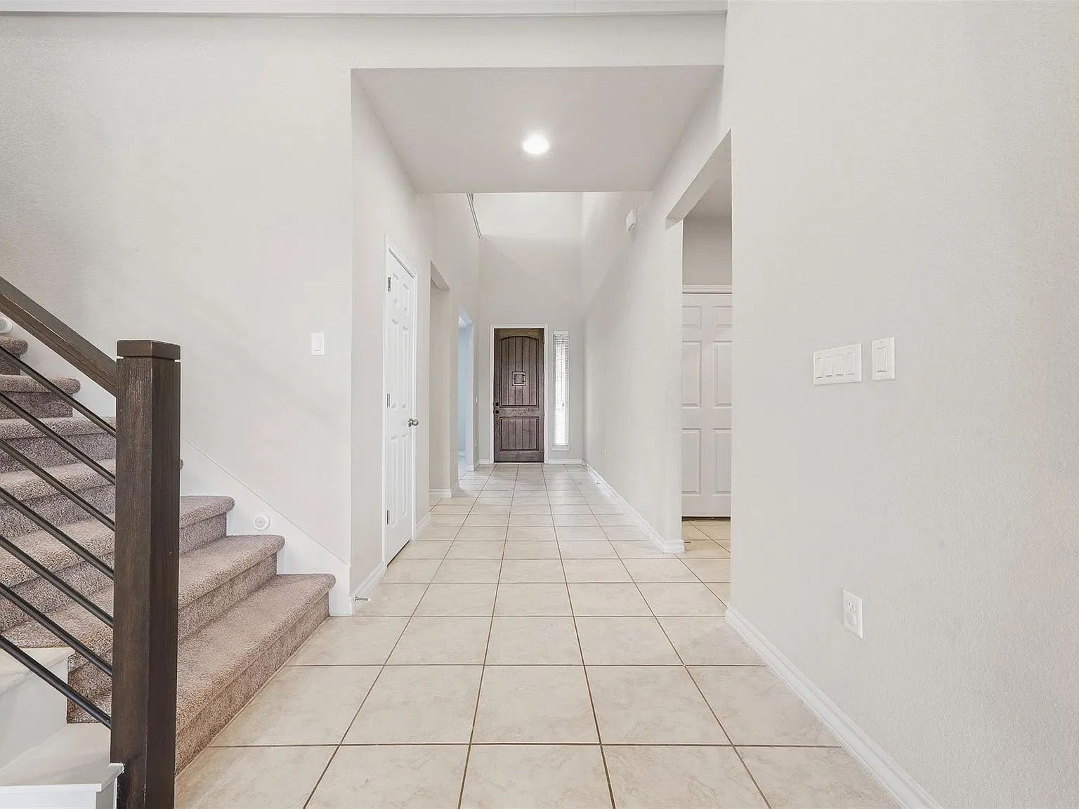 5 bed, 3.0 bath, 3605 sqft, $3,200 — Photo 4