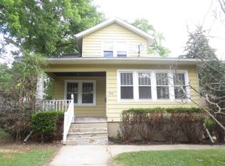 764 Bluff City Blvd, Elgin, IL 60120