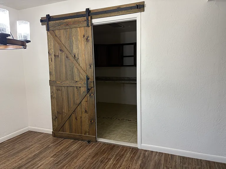 3910 Highland View Dr — Photo 12