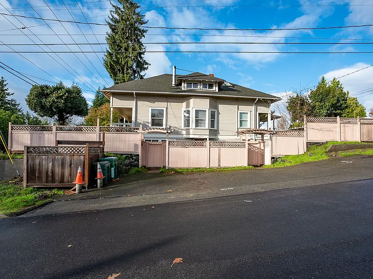 1424 N Northgate Way - SAM — Photo 1