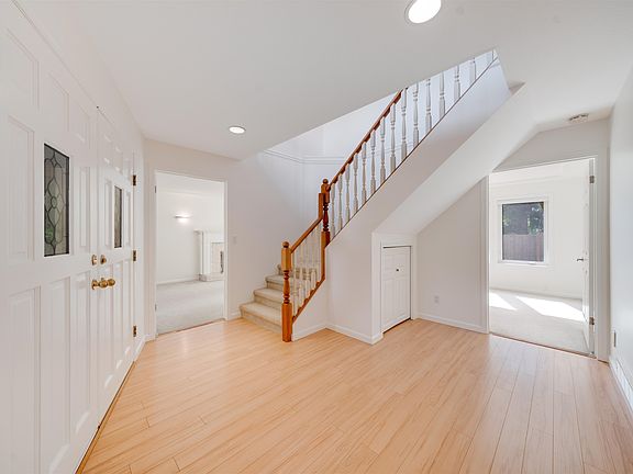 4th image of 2333 150b St
