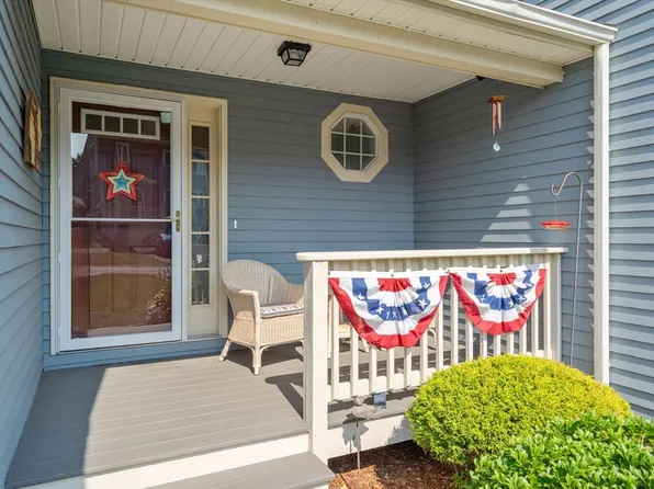 98 Colonial Dr, Sturbridge, MA 01566