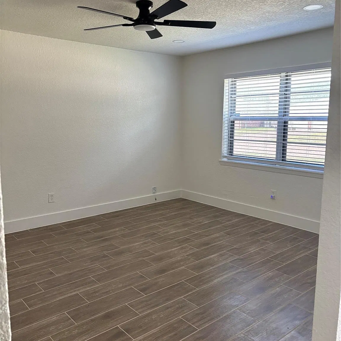 3 bed, 1.5 bath, 1194 sqft, $1,800 — Photo 4