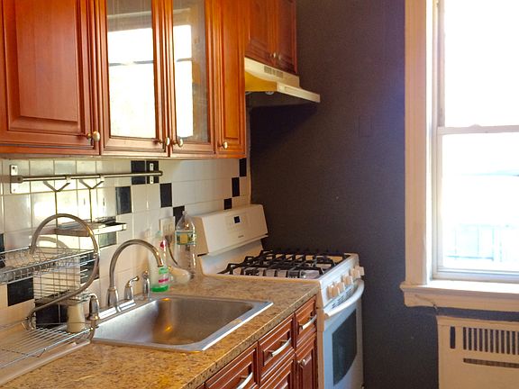 4th image of 292 Harrison Ave #301