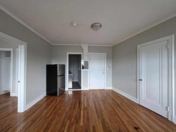 3rd image of 1175 Chapel St #E2