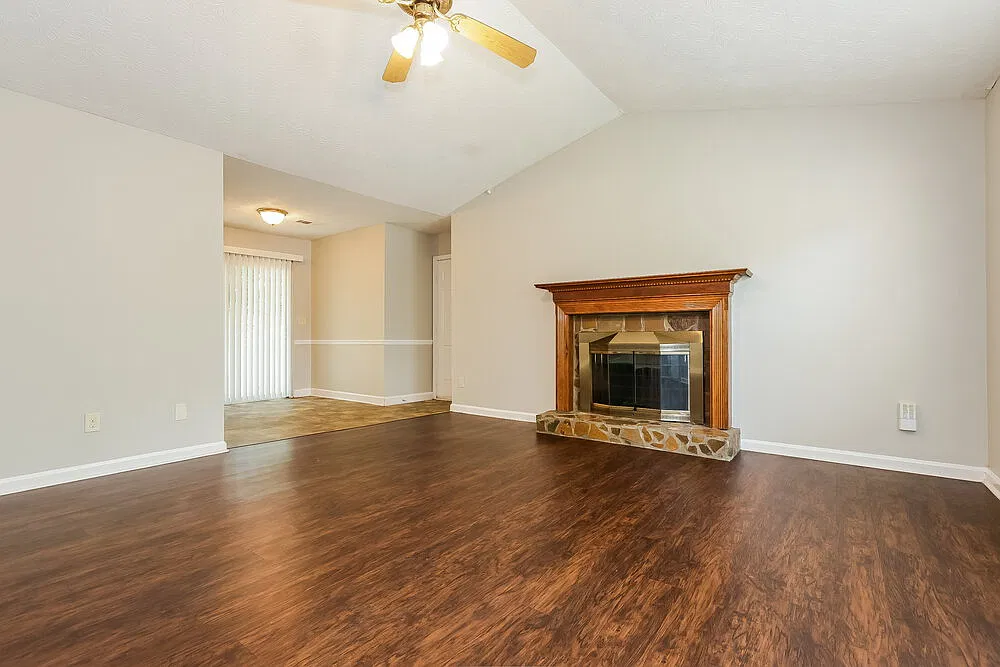 3 bed, 2.0 bath, 1292 sqft, $2,500 — Photo 4