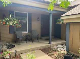 18146 Mohawk Dr, Spring Lake, MI 49456