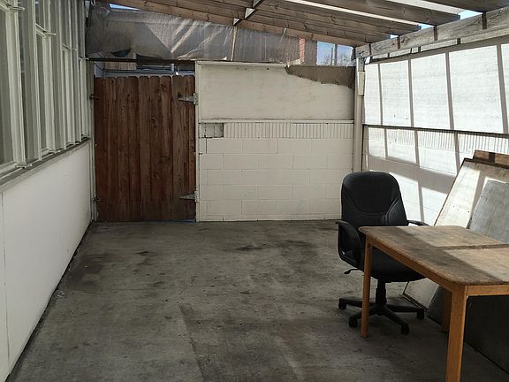 3rd image of 4550 Melrose Ave