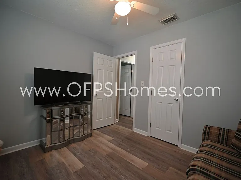 1755 Union Ave — Photo 29