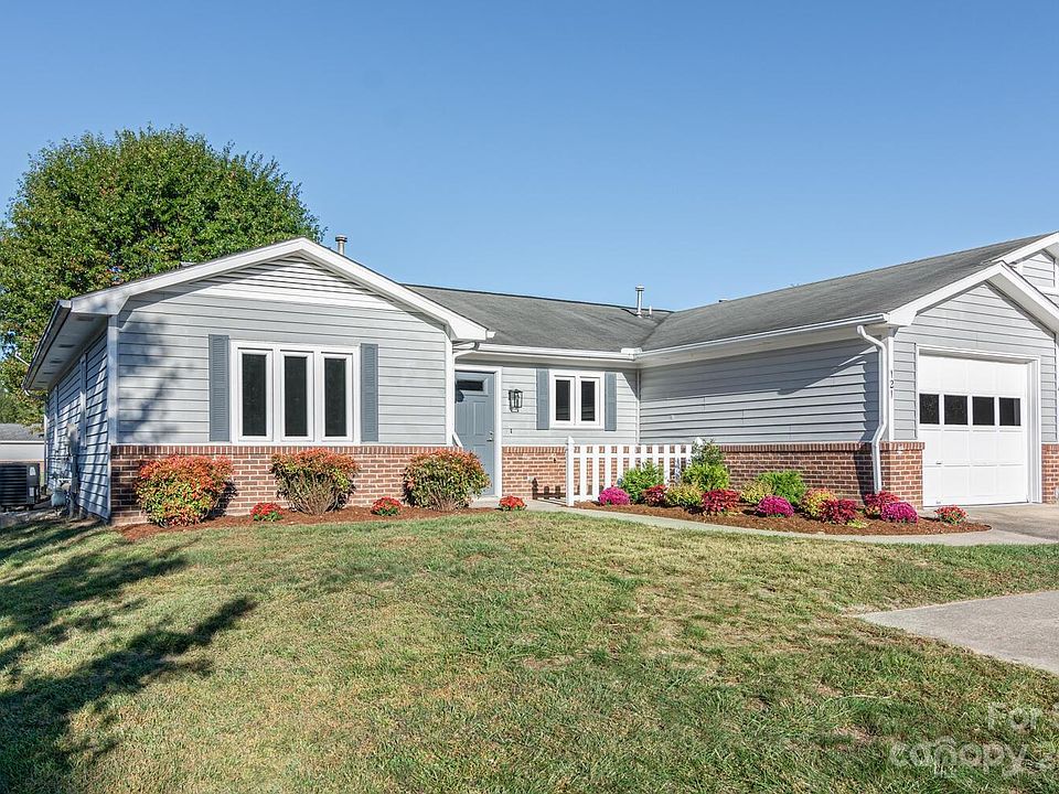 1st image of 121 Derbyshire Dr
