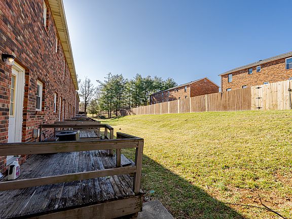 3rd image of 313 Berkley Ct APT 3