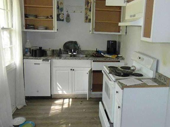 2nd image of 311 Old Farm Rd