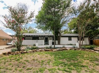 3816 Plantation Dr, Benbrook, TX 76116