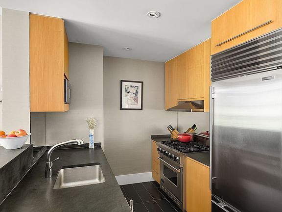 3rd image of 255 Hudson St APT 3C
