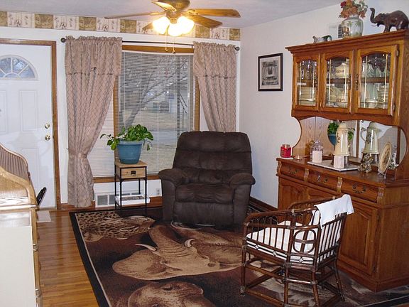 2nd image of 3109 S Hiram Ave