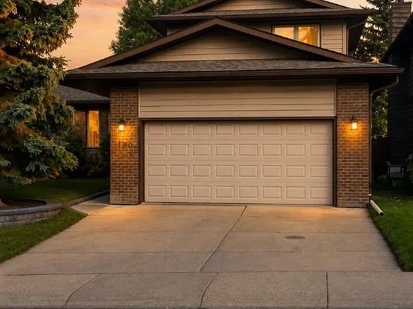 160 E Hawkwood Way NW, Calgary, AB T3G 1X4
