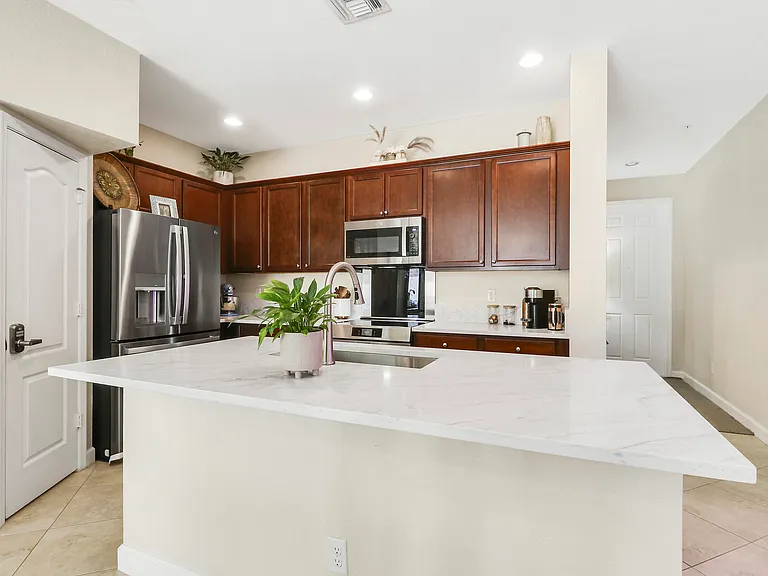 9504 SW Merlin Ct — Photo 8