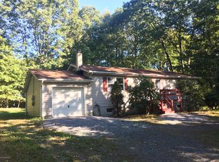 8878 Robinhood Dr, Kunkletown, PA 18058