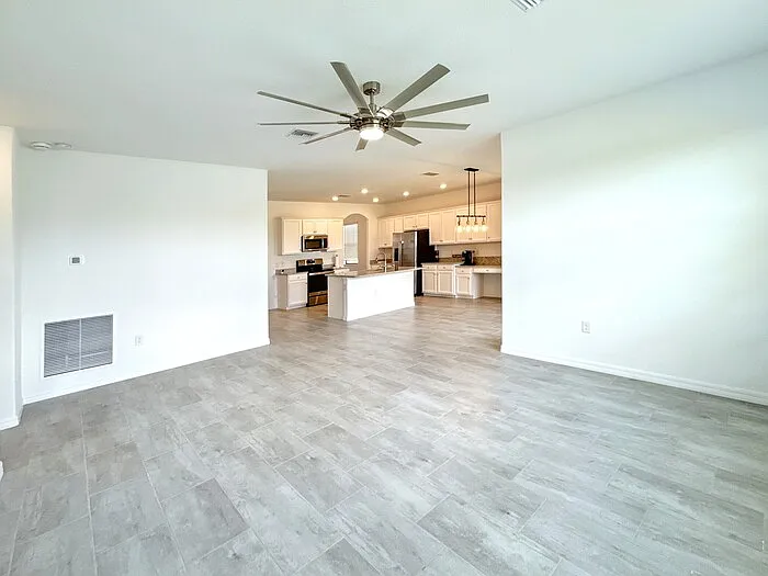 4 bed, 3.0 bath, 3500 sqft, $3,325 — Photo 3