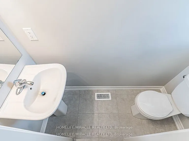140 Aquasanta Cres — Photo 5
